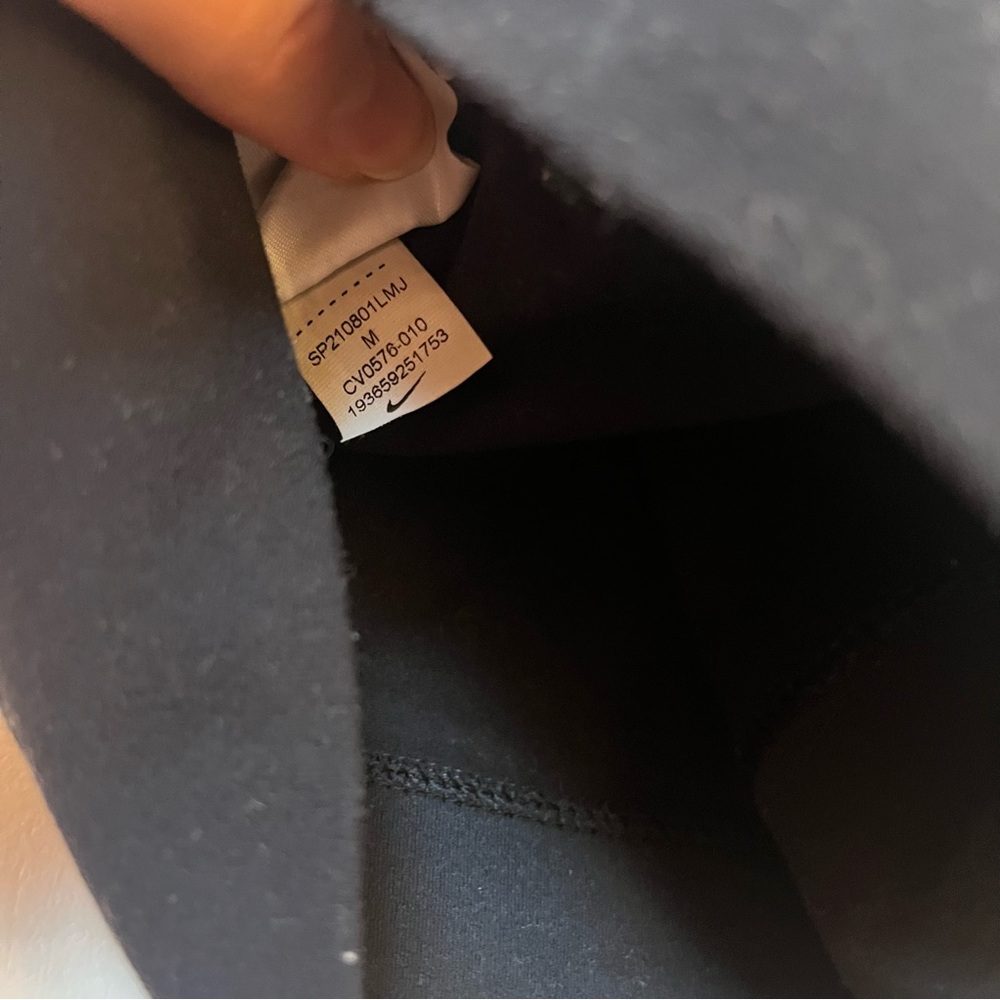 Nike Black Cropped Tank Top - Picture 3 of 4